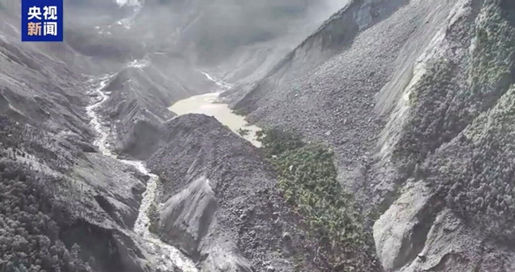 尼泊尔与中国西藏边境26日爆发大规模山洪与土石流,根据西藏吉隆县监视器画面,口岸... 尼泊尔与中国西藏边境26日爆发大规模山洪与土石流,根据西藏吉隆县监视器画面,口岸...