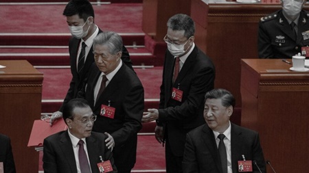 将胡锦涛架出会场的他，空降成封疆大吏