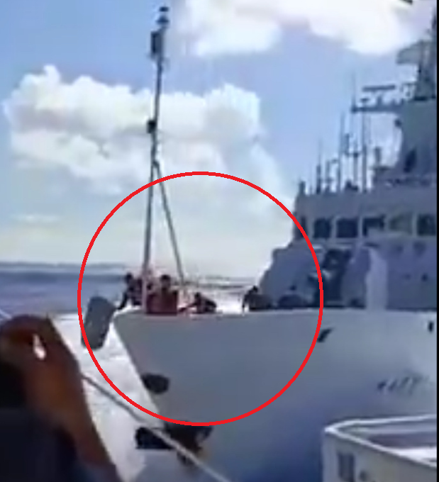 中国海警南域舰去年8月11日在南海与解放军驱逐舰桂林舰相撞,造成南域舰上2名海警死亡。(图撷自微博) 中国海警南域舰去年8月11日在南海与解放军驱逐舰桂林舰相撞,造成南域舰上2名海警死亡。(图撷自微博)
