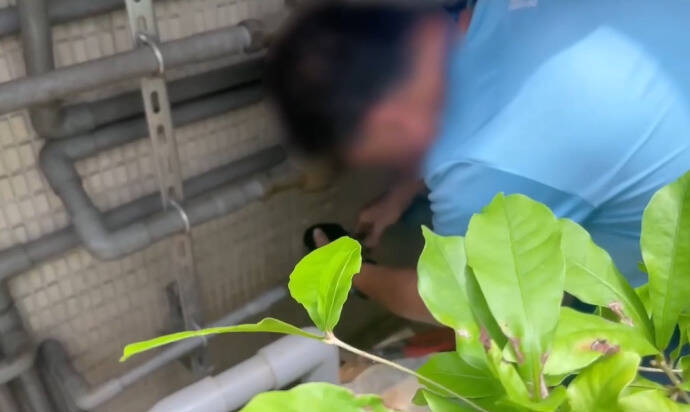 台水人员于现场执行断水断电。（记者刘庆侯翻摄）