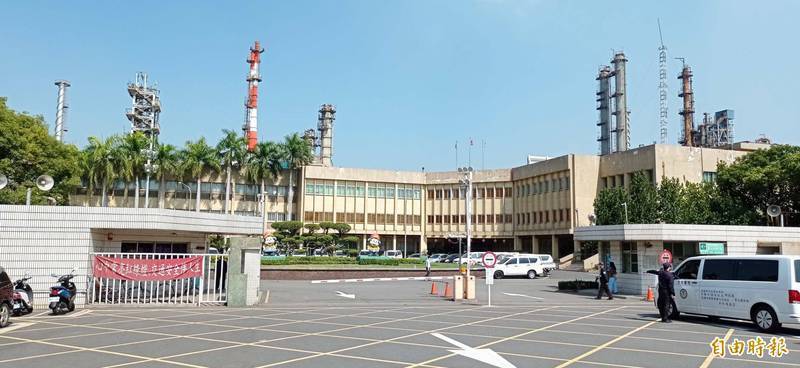 高雄男失联家属漏夜寻获，已无生命迹象。因案发属中油联外道路，由驻守中油大林厂区的保二总队四大队二中队调查。图为中油大林厂。（资料照）